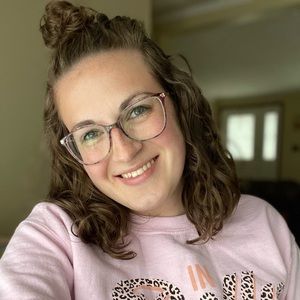 Meet your Posher, Rebecca